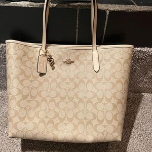 NEW WITH TAGS COACH LEATHER DRAGON PURSE